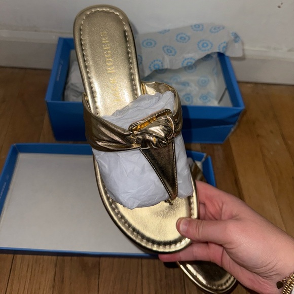Jack Rogers Gold Abigail flip flops - Picture 2 of 5